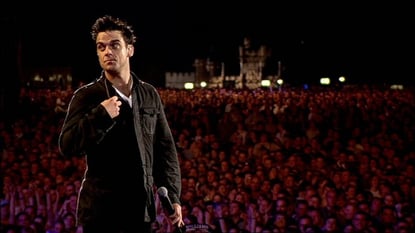 Robbie-Williams-Live-at-Knebworth-robbie-williams-3437126-1024-576