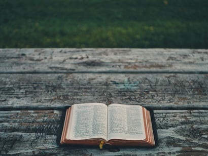 aaron-burden--uj3Y7r1BeM-unsplash