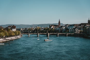 claudio-schwarz-sQ5IC9RV9zY-unsplash