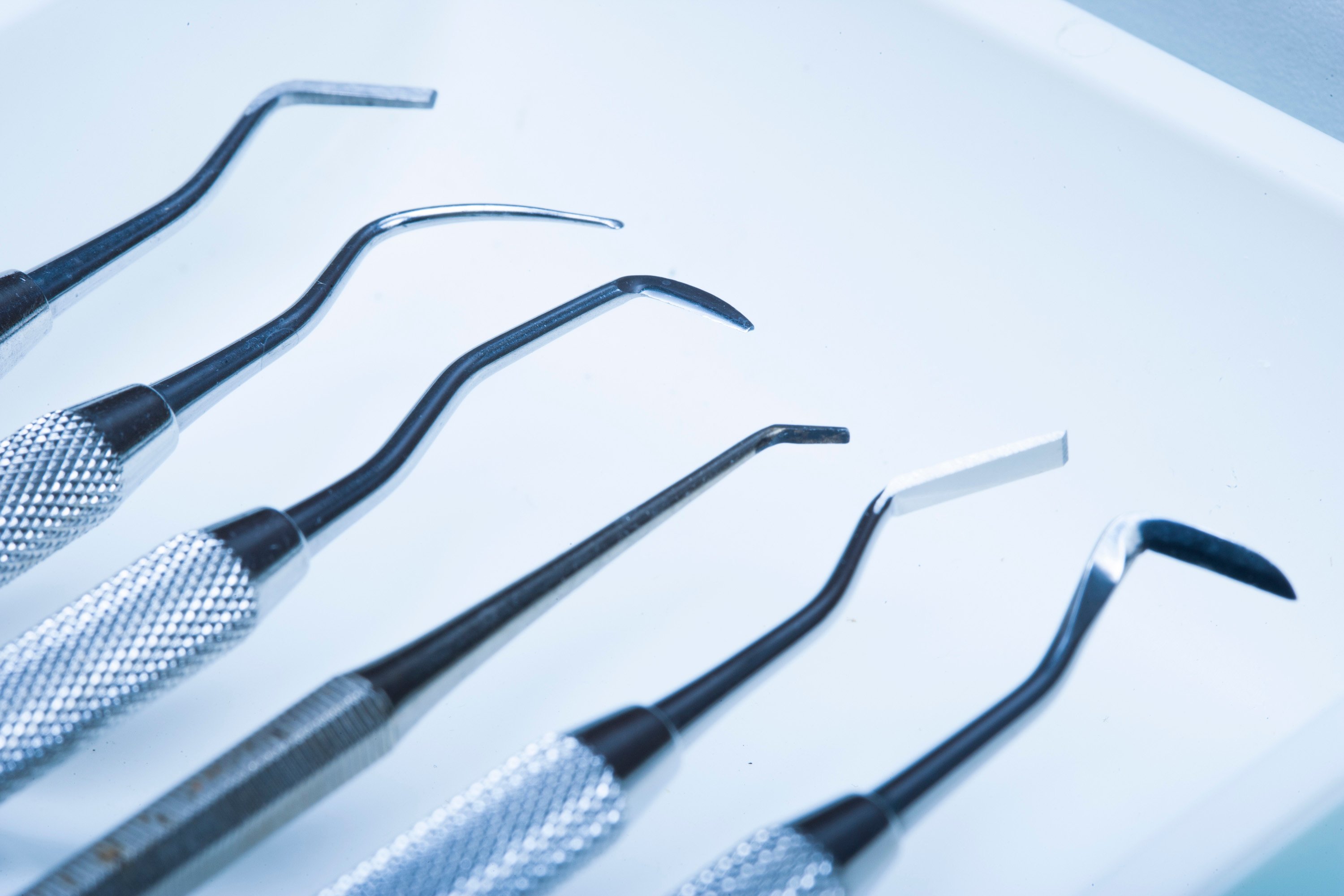 dental-tools-in-medical-office_St9fKsXCBi